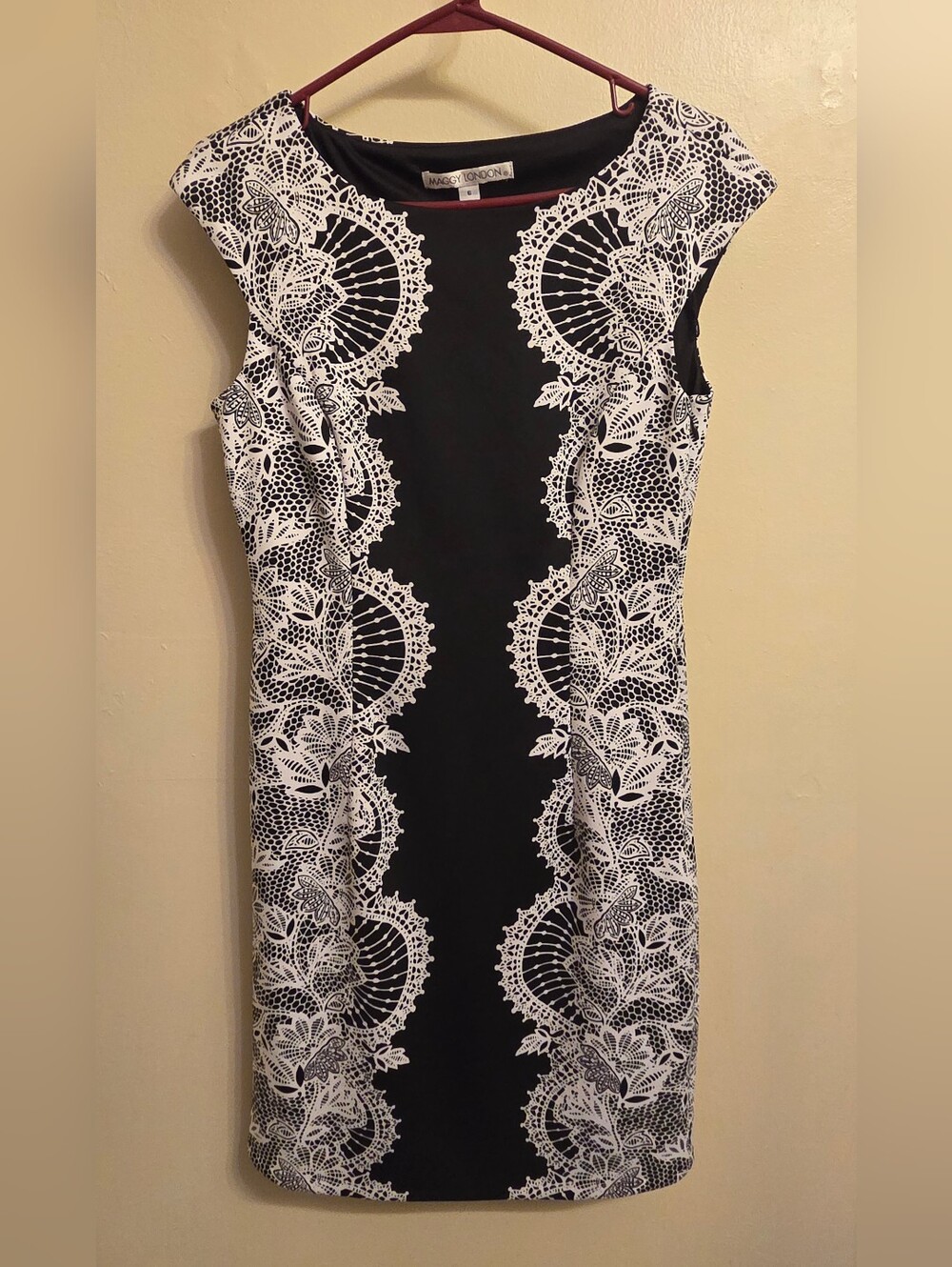 ​Maggy London Whimsigoth Mandala Lace High Contrast Sheath Bodycon Mod Dress 6